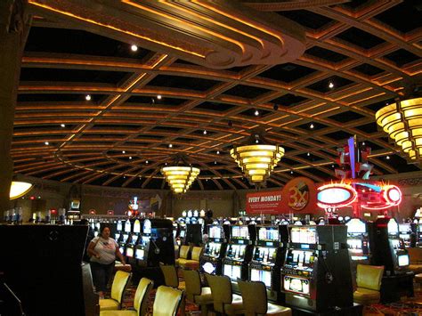 Hollywood casino charlestown - Hollywood Casino at Charles Town Races, Charles Town, West Virginia. 145,345 likes · 3,488 talking about this · 246,332 were here. Current Hours of... Current Hours of Operation: Open 24 Hours from Thursday at 8AM -...